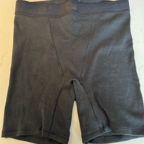 SKIMS Cotton Rib Boxer Shorts - Black - Picture 7 of 8